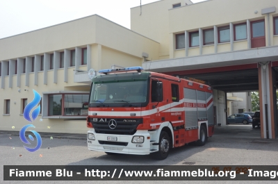 Mercedes-Benz Actros 1841 II serie
Vigili Del Fuoco
Comando Provinciale di Udine
Distaccamento Permanente di Cervignano
AutoPompaSerbatoio allesitmento BAI
Presenta una barra Haztech
VF 22621
Parole chiave: Mercedes-Benz_Actros_1841_II_serie VF22621