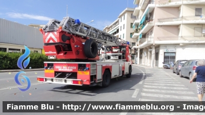 Iveco EuroFire 150E27 I serie
Vigili del Fuoco
Comando Provinciale di Imperia
AutoScala da 37 metri allestimento Iveco-Magirus
VF 20968
Parole chiave: Iveco EuroFire_150E27_Iserie VF20968