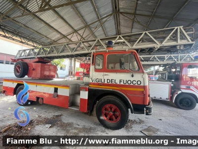 Fiat 643N
Vigili del Fuoco 
Comando Provinciale Di L’Aquila 
AutoScala allestimento Macchi 
VF 9079
Parole chiave: Fiat 643N VF9079