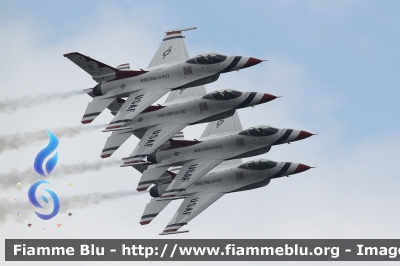 General Dynamics F-16 Fighting Falcon
United States of America - Stati Uniti d'America
US Air Force
Thunderbirds
