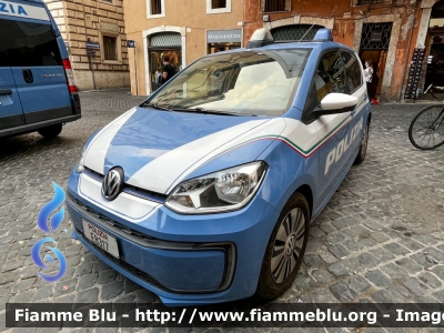 Volkswagen e-up!
Polizia di Stato
Lotto di 4 esemplari in dotazione alla Questura di Roma
Allestimento NCT Nuova Carrozzeria Torinese
Decorazione Grafica Artlantis
POLIZIA E8317
Parole chiave: Volkswagen e-up! POLIZIAE8317