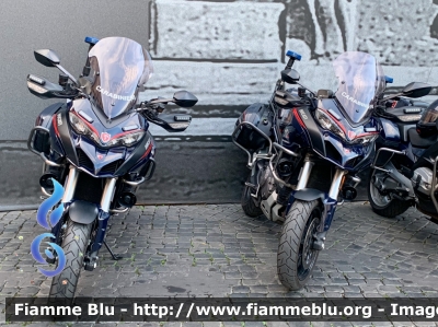 Ducati Multistrada 1260
Carabinieri
Nucleo Radiomobile
3^ Sezione Motociclisti
Allestimento Focaccia
Parole chiave: Ducati Multistrada_1260