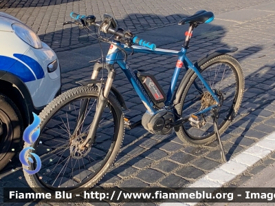 Mountain Bike
Polizia Roma Capitale
Gruppo Sicurezza Sociale Urbana
Parole chiave: Mountain-Bike