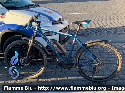 Mountain Bike
Polizia Roma Capitale
Gruppo Sicurezza Sociale Urbana
Parole chiave: Mountain-Bike