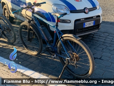 Mountain Bike
Polizia Roma Capitale
Gruppo Sicurezza Sociale Urbana
Parole chiave: Mountain-Bike