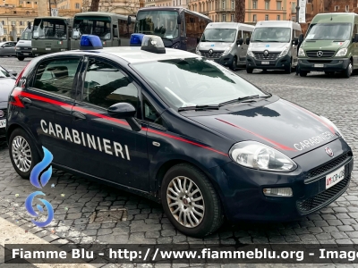 Fiat Punto VI serie
Carabinieri
Polizia Militare presso Aeronautica Militare
AM CR 408
Parole chiave: Fiat Punto_VIserie AMCR408