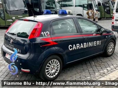 Fiat Punto VI serie
Carabinieri
Polizia Militare presso Aeronautica Militare
AM CR 408
Parole chiave: Fiat Punto_VIserie AMCR408