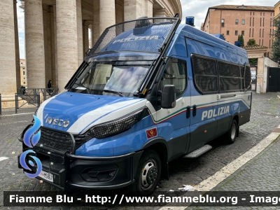 Iveco Daily VI serie restyle
Polizia di Stato
Reparto Mobile
Allestimento Sperotto
POLIZIA M5867
Parole chiave: Iveco Daily_VIserie_restyle POLIZIAM5867