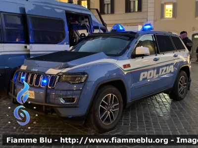 Jeep Grand Cherokee
Polizia di Stato
Reparto Mobile
Allestimento NCT Nuova Carrozzeria Torinese
Decorazione Grafica Artlantis
POLIZIA M4216
Parole chiave: Jeep Grand Cherokee POLIZIAM4216