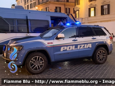 Jeep Grand Cherokee
Polizia di Stato
Reparto Mobile
Allestimento NCT Nuova Carrozzeria Torinese
Decorazione Grafica Artlantis
POLIZIA M4216
Parole chiave: Jeep Grand Cherokee POLIZIAM4216