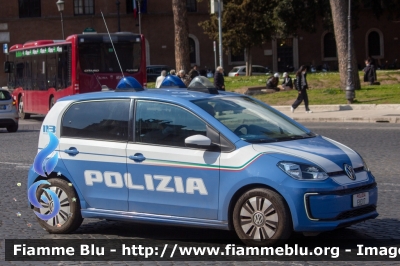 Volkswagen e-up!
Polizia di Stato
Lotto di 4 esemplari in dotazione alla Questura di Roma
Allestimento NCT Nuova Carrozzeria Torinese
Decorazione Grafica Artlantis
POLIZIA E8317
Parole chiave: Volkswagen e-up! POLIZIAE8317