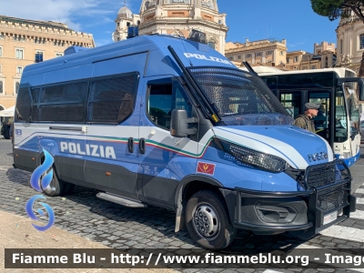 Iveco Daily VI serie restyle
Polizia di Stato 
Reparto Mobile 
IV Reparto Mobile Genova
Allestimento Sperotto 
POLIZIA M5855
Parole chiave: Iveco Daily_VIserie_restyle POLIZIAM5855