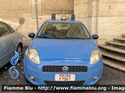 Fiat Grande Punto
Polizia di Stato
Reparto Mobile di Roma
POLIZIA F7067
Parole chiave: Fiat Grande_Punto POLIZIAF70767