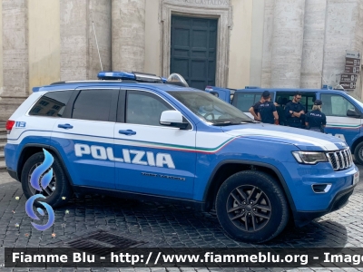 Jeep Grand Cherokee
Polizia di Stato
Reparto Prevenzione Crimine
Unità Operativa di Primo Intervento
Allestimento FCA
POLIZIA M2862
Parole chiave: Jeep Grand_Cherokee POLIZIAM2862