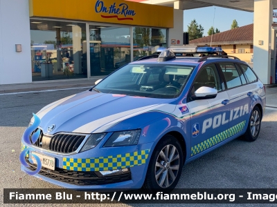 Skoda Octavia Wagon V serie
Polizia di Stato
Polizia Autostradale in servizio sulla rete Autostrade per l'Italia
Allestimento Focaccia
Decorazione Grafica Artlantis
Con nuova decorazione
POLIZIA M3770
Parole chiave: Skoda Octavia_Wagon_Vserie POLIZIAM3770