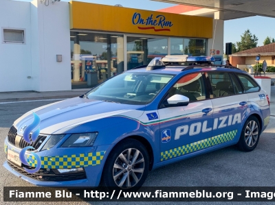 Skoda Octavia Wagon V serie
Polizia di Stato
Polizia Autostradale in servizio sulla rete Autostrade per l'Italia
Allestimento Focaccia
Decorazione Grafica Artlantis
Con nuova decorazione
POLIZIA M3770
Parole chiave: Skoda Octavia_Wagon_Vserie POLIZIAM3770