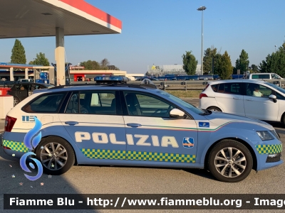 Skoda Octavia Wagon V serie
Polizia di Stato
Polizia Autostradale in servizio sulla rete Autostrade per l'Italia
Allestimento Focaccia
Decorazione Grafica Artlantis
Con nuova decorazione
POLIZIA M3770
Parole chiave: Skoda Octavia_Wagon_Vserie POLIZIAM3770