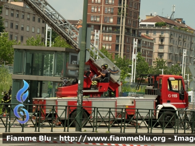 Iveco EuroFire 150E27 I serie
Vigili del Fuoco
Comando Provinciale di Torino
Autoscala da 37 metri allestimento Iveco-Magirus
VF 19049
Parole chiave: Iveco EuroFire_150E27_Iserie VF19049