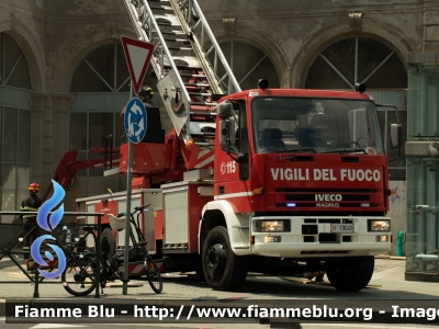 Iveco EuroFire 150E27 I serie
Vigili del Fuoco
Comando Provinciale di Torino
Autoscala da 37 metri allestimento Iveco-Magirus
VF 19049
Parole chiave: Iveco EuroFire_150E27_Iserie VF19049