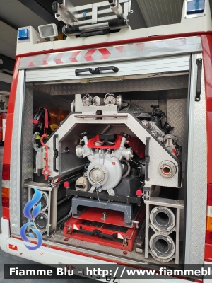 Mercedes-Benz Sprinter 4x4 II serie
Vigili del Fuoco
Unione Distrettuale Merano - Bezirksverband Meran
Corpo Volontario di Lana - Freiwillige Feuerwehr Lana (BZ)
Allestimento Brandshutz
VF 0T9 BZ
Parole chiave: Mercedes-Benz Sprinter_4x4_IIserie VF0T9BZ