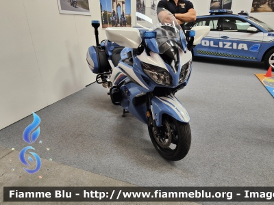 Yamaha FJR1300
Polizia di Stato
Polizia Stradale
Allestimento Elevox
Parole chiave: Yamaha FJR1300; polizia di stato