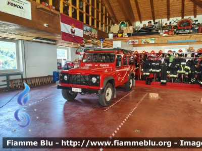 Land Rover Defender 110
Vigili del Fuoco
Unione Distrettuale Merano - Bezirksverband Meran
Corpo Volontario di Monte san Zeno -
Freiwillige Feuerwehr Zenoberg (BZ)
VF 2E3 TN
Parole chiave: Land-Rover Defender_110 VF2E3TN