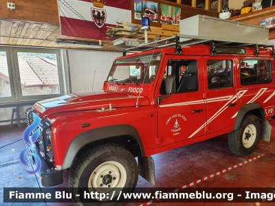 Land Rover Defender 110
Vigili del Fuoco
Unione Distrettuale Merano - Bezirksverband Meran
Corpo Volontario di Monte san Zeno -
Freiwillige Feuerwehr Zenoberg (BZ)
VF 2E3 TN
Parole chiave: Land-Rover Defender_110 VF2E3TN