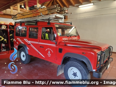 Land Rover Defender 110
Vigili del Fuoco
Unione Distrettuale Merano - Bezirksverband Meran
Corpo Volontario di Monte san Zeno -
Freiwillige Feuerwehr Zenoberg (BZ)
VF 2E3 TN
Parole chiave: Land-Rover Defender_110 VF2E3TN