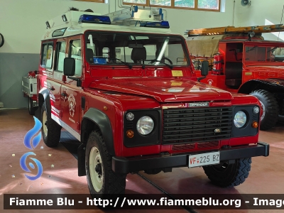 Land Rover Defender 110
Vigili del Fuoco
Unione Distrettuale di Bolzano
Corpo Volontario di Nova Levante - Welshnofen (BZ)
Allestimento Rosenbauer
VF 225 BZ
Parole chiave: Land-Rover Defender_110 VF225BZ