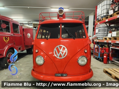 Volkswagen Transporter T1
Vigili del Fuoco
Unione Distrettuale Merano - Bezirksverband Meran
Corpo Volontario di Lana - Freiwillige Feuerwehr Lana (BZ)
Parole chiave: Volkswagen Transporter_T1