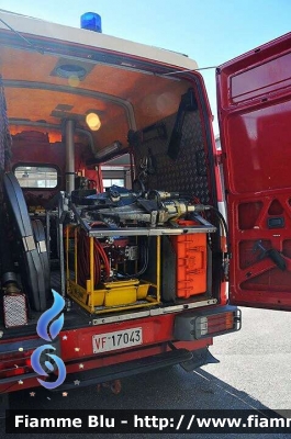 Iveco Daily 4x4 40.10 II serie
igili del Fuoco
Comando Provinciale di Lodi
Distaccamento Volontario di Sant'Angelo Lodigiano (LO)
Polisoccorso
VF 17043
Parole chiave: Iveco Daily_4x4_40.10_IIserie