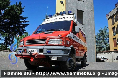 Iveco Daily 4x4 40.10 II serie
igili del Fuoco
Comando Provinciale di Lodi
Distaccamento Volontario di Sant'Angelo Lodigiano (LO)
Polisoccorso
VF 17043
Parole chiave: Iveco Daily_4x4_40.10_IIserie