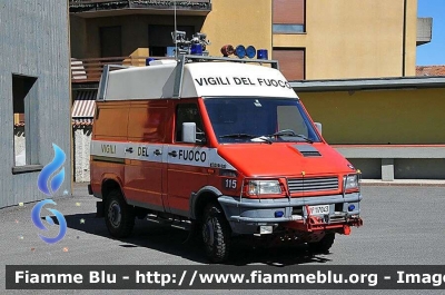 Iveco Daily 4x4 40.10 II serie
igili del Fuoco
Comando Provinciale di Lodi
Distaccamento Volontario di Sant'Angelo Lodigiano (LO)
Polisoccorso
VF 17043
Parole chiave: Iveco Daily_4x4_40.10_IIserie