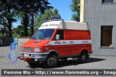 Iveco Daily 4x4 40.10 II serie
igili del Fuoco
Comando Provinciale di Lodi
Distaccamento Volontario di Sant'Angelo Lodigiano (LO)
Polisoccorso
VF 17043
Parole chiave: Iveco Daily_4x4_40.10_IIserie