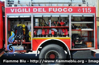 Iveco TurboTech 190-26
Vigili del Fuoco
Comando Provinciale di Lodi
Distaccamento volontario di Sant'Angelo Lodigiano (LO)
AutoPompaSerbatoio 
Allestimento Baribbi
VF 16594
Parole chiave: Iveco TurboTech_190-26 VF16594