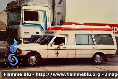 Mercedes-Benz W114
Österreich - Austria
Osterreichisches Rote Kreuz
Croce Rossa Austriaca
Parole chiave: Ambulance Ambulanza