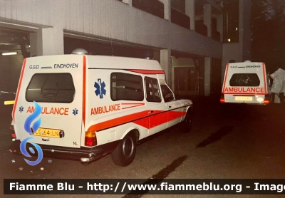 Mercedes-Benz W123
Nederland - Netherlands - Paesi Bassi
Ambulancedienst Eindhoven
Allestita Visser
