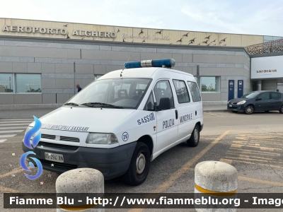 Fiat Scudo I serie
Polizia Municipale 
Comune di Sassari
Codice automezzo: 26
AS294XN
Parole chiave: Fiat Scudo_ISerie AS294XN