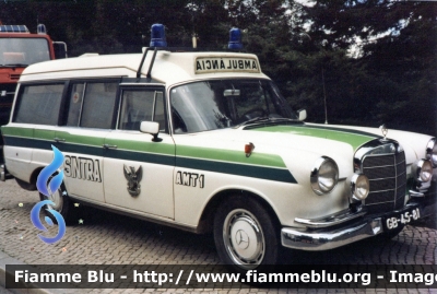 Mercedes-Benz 190 Heckflosse
Portugal - Portogallo
Bombeiros Voluntários Sintra
Parole chiave: Ambulanza Ambulance