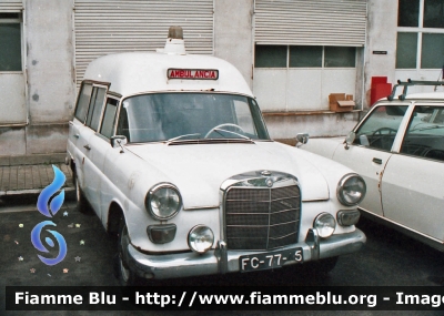 Mercedes-Benz 200D
Portugal - Portogallo
Coimbra Universty Hospital
Parole chiave: Ambulanza Ambulance