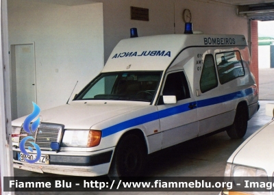 Mercedes-Benz ?
Portugal - Portogallo
Bombeiros Voluntários Nazaré
Parole chiave: Ambulance Ambulanza