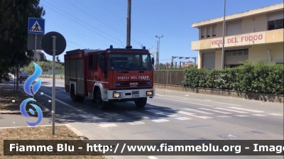 Iveco EuroFire 150E27 I serie
Vigili del Fuoco 
Comando Provinciale di Grosseto 
Distaccamento di Follonica 
Autopompaserbatoio allestimento Iveco-Magirus
VF 18785
Parole chiave: Iveco EuroFire 150E27 I serie Vigili del Fuoco Comando Provinciale di Grosseto Distaccamento di Follonica Autopompaserbatoio allestimento Iveco-Magirus Ricondizionato Fortini VF 18785