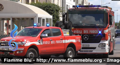 Mercedes-Benz Actros 1841 II serie
Vigili del Fuoco
Comando Provinciale di Livorno
Distaccamento Permanente di Piombino
AutoPompaSerbatoio Allestimento BAI
VF 22623
Parole chiave: Mercedes-Benz Actros 1841 II serie BAI Livorno Piombino