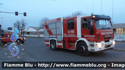 Iveco EuroCargo MaxiCity 180E30 III serie
Vigili del Fuoco
Comando Provinciale di Modena
Distaccamento Permanente di Sassuolo

Parole chiave: Iveco EuroCargo MaxiCity 180E30 III serie Vigili del Fuoco Comando Provinciale di Modena Distaccamento Permanente di Sassuolo