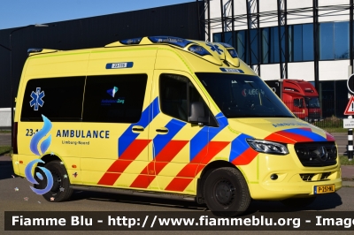 Mercedes-Benz Sprinter IV serie
Nederland - Paesi Bassi
Regionale Ambulance Voorziening (RAV) Region 23 Noord Limburg
Parole chiave: Ambulance Ambulanza