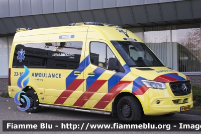 Mercedes-Benz Sprinter IV serie
Nederland - Paesi Bassi
Regionale Ambulance Voorziening (RAV) Region 23 Noord Limburg
Parole chiave: Ambulance Ambulanza