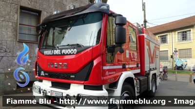 Iveco EuroCargo 120EL25 IV serie - NewCity 2020
Vigili del Fuoco
Comando Provinciale di Milano
AutoPompaSerbatoio allestimento Magirus
Disco 9
VF 32217
Esposta alla Manifestazione "Da grande farò il pompiere" del 16/10/22
Parole chiave: Iveco EuroCargo_120EL25_IVserie VF32217 Da_Grande_Farò_Il_Pompiere_2022