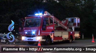 Iveco EuroCargo 110EL22 III serie
Vigili del Fuoco
Comando Provinciale di Monza e Brianza
Distaccamento Permanente di Desio
Piattaforme aeree ribassate
da 30 metri di sviluppo massimo
Allestimento Multitel-Pagliero
VF 27183
Parole chiave: Iveco EuroCargo 110EL22 III serie