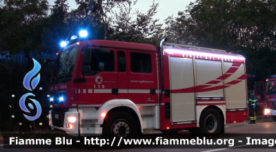 Man TGM 15.250 III serie
Vigili del Fuoco
Comando Provinciale di Monza
AutoPompaSerbatoio allestimento BAI
VF 31200
Parole chiave: Man TGM_15.250_IIIserie VF31200