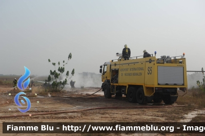 Renault ?
Cameroun - Cameroon - Camerun 
Aeroport Intenationale de Yaunde
